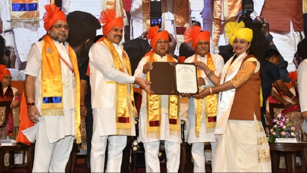 राज्यपाल मंगुभाई पटेल तथा मुख्यमंत्री डॉ. मोहन यादव ने बीयू के दीक्षांत समारोह में विद्यार्थियों को उपाधि प्रदान की