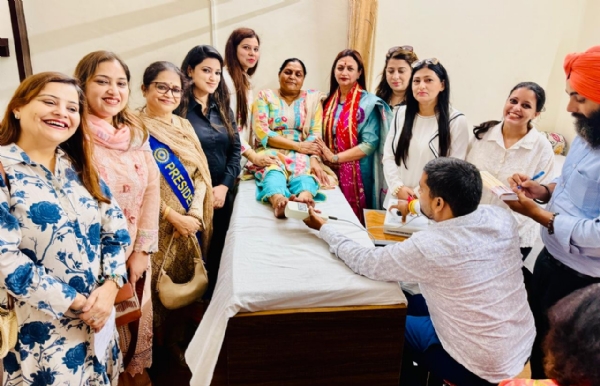गांधी नगर में निःशुल्क न्यूरोपैथिक फिजियोथेरेपी शिविर आयोजित