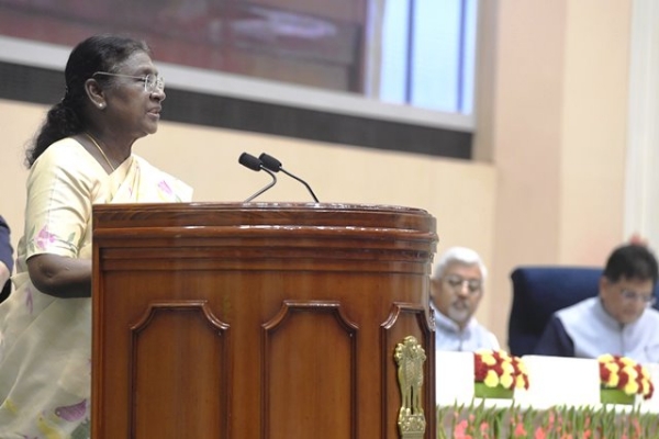 राष्ट्रपति द्रौपदी मुर्मु सोमवार को इंजीनियरिंग निर्यात संवर्धन परिषद (ईईपीसी) इंडिया के प्लेटिनम जुबली समारोह को संबोधित करते हुए