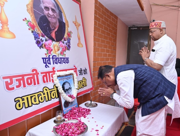 मुख्यमंत्री विष्णुदेव साय ने स्वर्गीय रजनी ताई  काे  श्रद्धांजलि देते