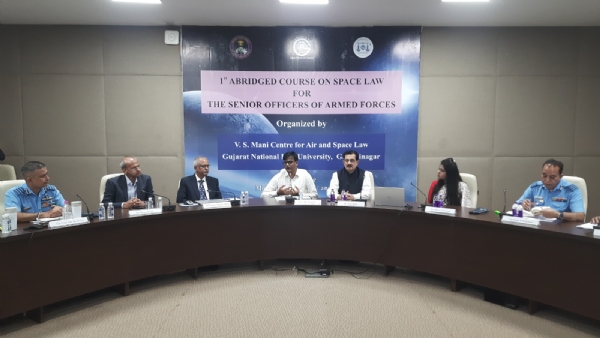 गुजरात नेशनल लॉ यूनिवर्सिटी