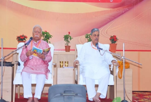 सरसंघचालक डॉ. मोहन भागवत और सरकार्यवाह दत्तात्रेय होसबाले