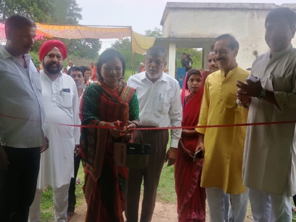 फीता काट कर बाउंड्री वॉल