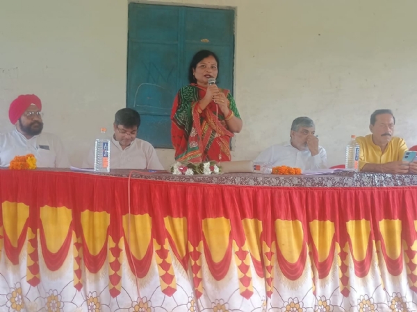 समीक्षा बैठक में जिला पंचायत अध्यक्ष
