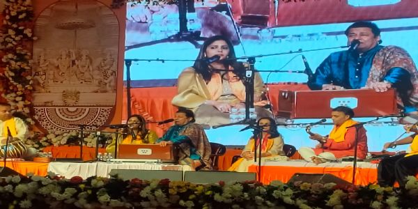 स्वर के जादूगर अनूप जलोटा ने राम मंदिर प्रतिष्ठा द्वादशी समारोह में बिखेरा राग का जलवा