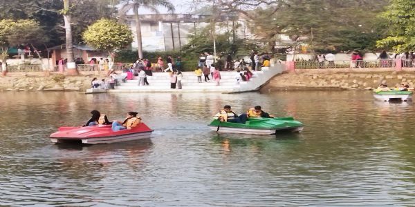 नव वर्ष पर कमलदह पार्क में उमड़ा जनसैलाब, बच्चों से लेकर बड़ों तक में दिखा उत्साह