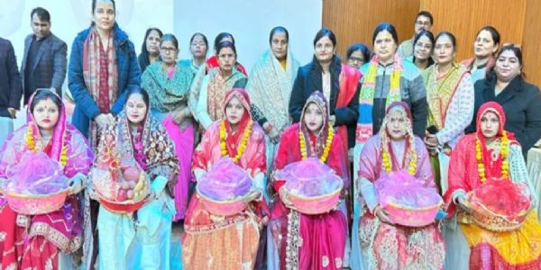 समाज की नींव मजबूत करने में महत्वपूर्ण भूमिका निभाती हैं आंगनबाड़ी कार्यकत्रियां : महापौर