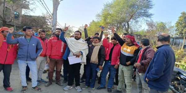 हड़ताल पर रहे जोमैटो कर्मी, ऑनलाइन फूड डिलीवरी ठप