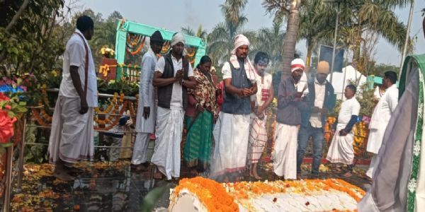 आदिवासी किसान मजदूर पार्टी ने खरसावां के शहीदों को दी श्रद्धांजलि