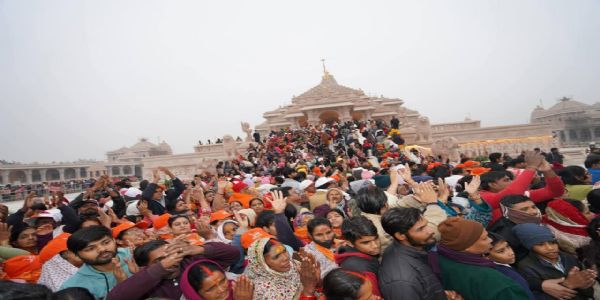 राम मंदिर: आठ लाख श्रद्धालुओं से पटी नजर आई अयोध्या