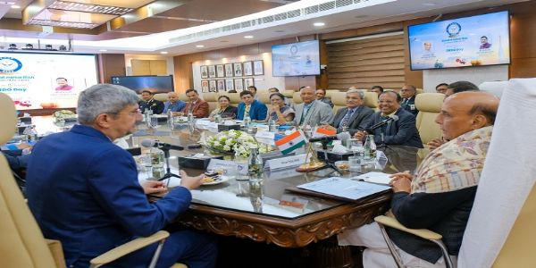 रक्षा मंत्री ने भरोसा जताया डीआरडीओ​ जल्द ही​ बना लेगा​ स्वदेशी 