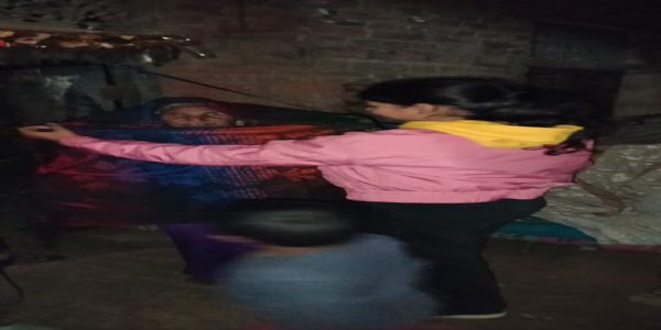 नव वर्ष पर जरूरतमंद की मददगार बनी आरुषि