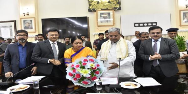 राज्य को विकास की राह पर ले जाने के लिए अधिकारियों का सहयोग आवश्यक है: मुख्यमंत्री