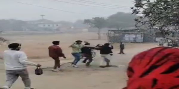 हमीरपुर में दबंगई का वीडियो वायरल, युवक की बेल्ट-डंडों से पिटाई की पुलिस ने शुरू की जांच