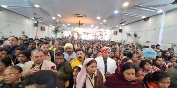 नववर्ष में श्याम मंदिर में उमडी भक्ताें की भीड, भगवन से लिया आर्शिवाद