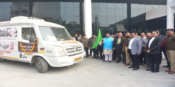 सड़क सुरक्षा नियमों का पालन कर दुर्घटनाओं पर लगाई जा सकती है रोक : छत्रपाल सिंह गंगवार