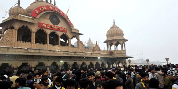 नववर्ष पर भक्तों के सैलाब ने तोड़े रिकॉर्ड, लिया बरसाना की श्रीराधा का आशीर्वाद