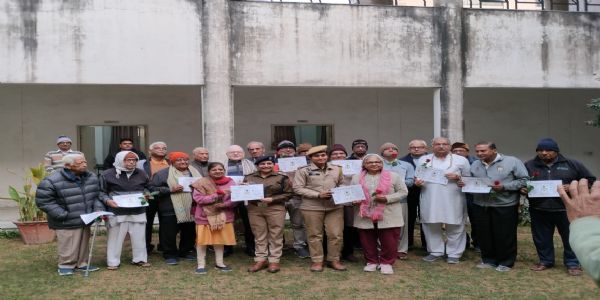 राजस्थान पुलिस ने बुजुर्गों के बीच मनाया नववर्ष: सुरक्षा और सम्मान का दिया संदेश