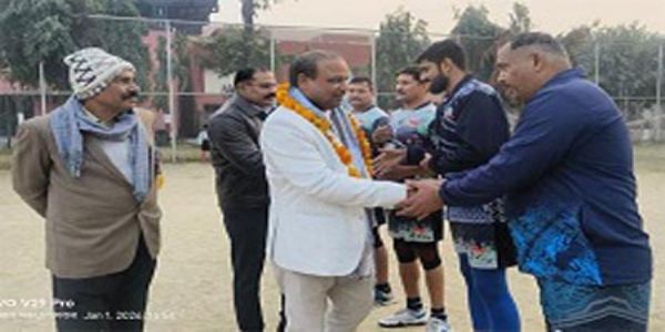 परिचय करते मुख्य अतिथि परिचय करते मुख्य अतिथि