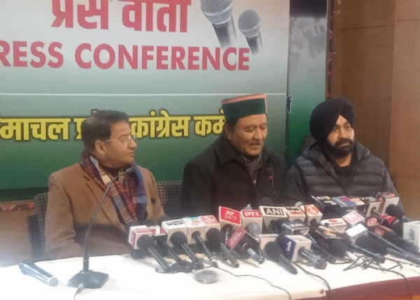 मंत्री जगत सिंह नेगी प्रेस वार्ता के दौरान