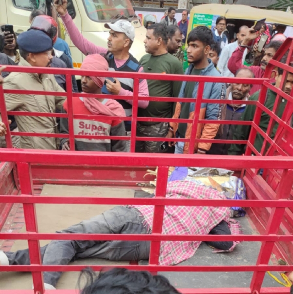 हाइवा की चपेट में आए बाइक सवार की मौत