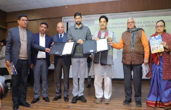 उत्तर प्रदेश सरकार में आईटी एवं इलेक्ट्रॉनिक्स मंत्री सुनील कुमार शर्मा