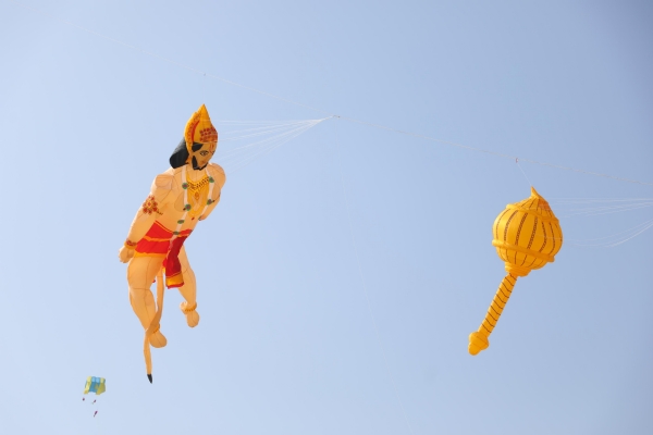 सूरत में आयोजित अंतरराष्ट्रीय पतंग महोत्सव-2026