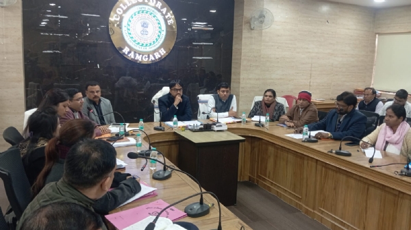 बैठक में शामिल अधिकारी