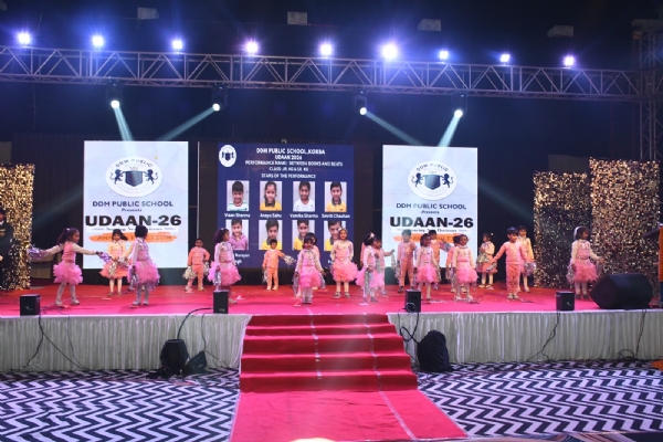 डी.डी.एम पब्लिक विद्यालय के वार्षिक उत्सव “उड़ान” में विद्यार्थियों ने दिखाया हुनर और आत्मविश्वास