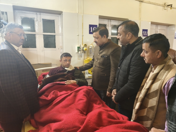 सांसद सुरेश कश्यप ने दिया घायलों को हर संभव मदद का आश्वासन