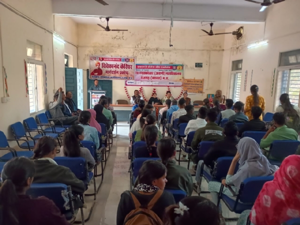 हिन्दी दिवस आयोजित, हिन्दी भाषा के संवर्धन व संरक्षण की दिलाई शपथ