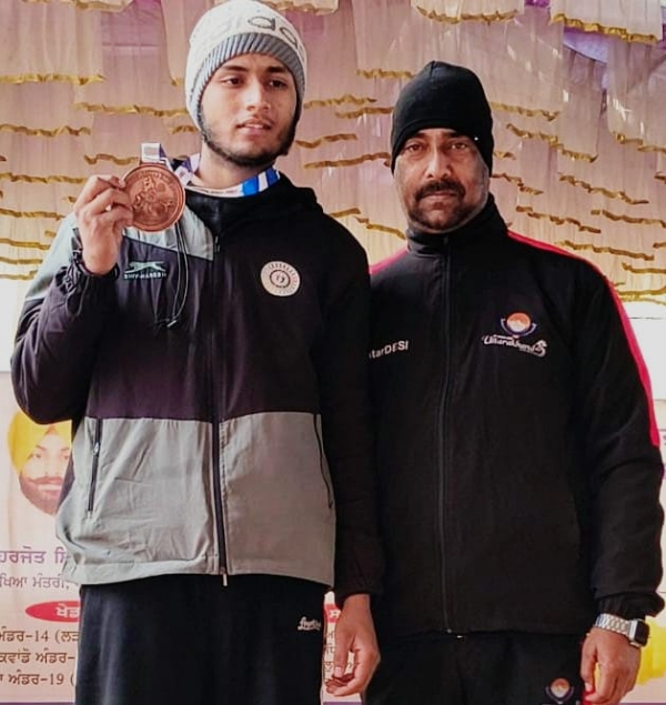 खिलाड़ी वेदांत भारद्वाज की तस्‍वीर सहित अन्‍य की तस्‍वीर