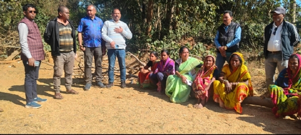 पीड़ित परिवार के बीच पहुंचीं भाजपा जिलाध्यक्ष गीता बालमुचू,