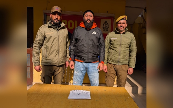 पिस्तौल के साथ एक अपराधी गिरफ्तार