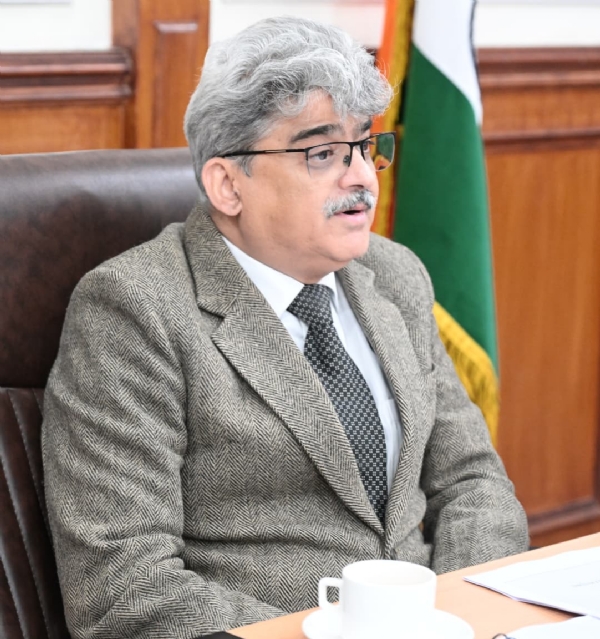 श्रीनगर के उपायुक्त ने समग्र कृषि के विकास योजना के तहत किसान खिदमत घरों के कृषि उद्यमियों को सीएससी बायोमेट्रिक किट और माइक्रो एटीएम वितरित किए