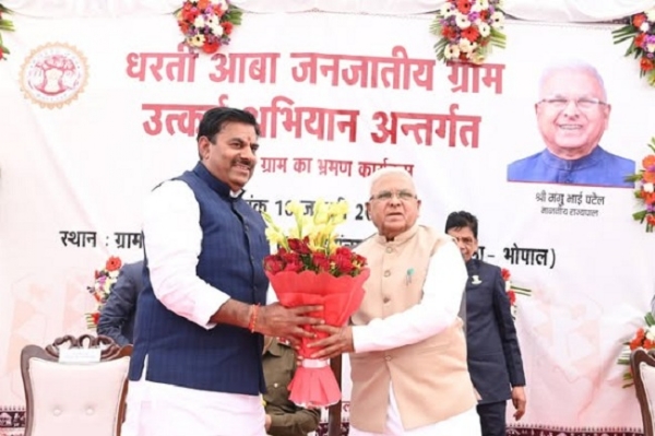 राज्यपाल पटेल ने धरती आबा ग्राम का किया भ्रमण राज्यपाल पटेल ने धरती आबा ग्राम का किया भ्रमण