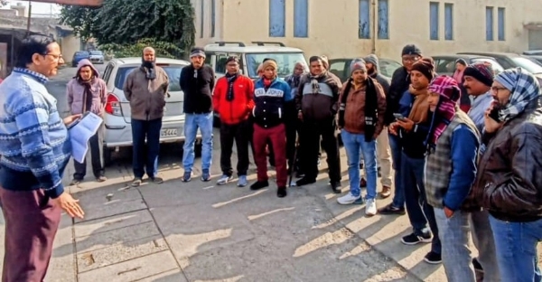 मांगों को लेकर प्रदर्शन करते बीएसएनएल इम्पालाइज यूनियन के पदाधिकारी।