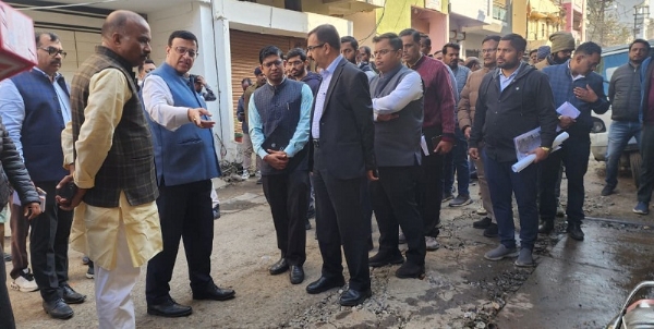 अधिकारियों ने भागीरथपुरा क्षेत्र का भ्रमण कर व्यवस्थाओं का जायजा लिया