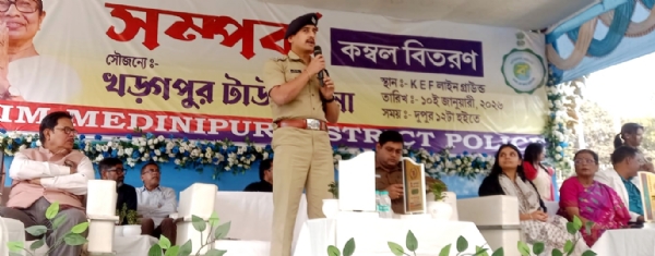 खड़गपुर में पुलिस का ‘संपर्क’ कार्यक्रम कम्बल वितरण
