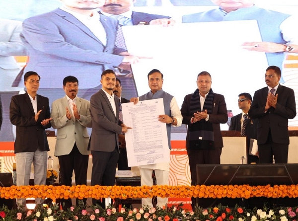 मुख्यमंत्री डॉ हिमंत बिस्व सरमा ग्रेड-III अभ्यर्थियों को नियुक्ति पत्र सौंपते हुए। मुख्यमंत्री डॉ हिमंत बिस्व सरमा ग्रेड-III अभ्यर्थियों को नियुक्ति पत्र सौंपते हुए।