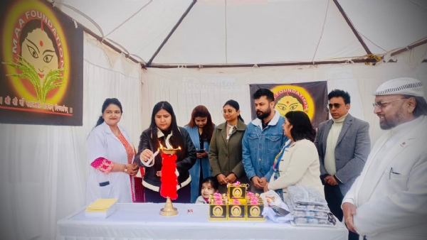 शि‍व‍िर में शामिल डॉक्‍टर सहित अन्‍य लोगों की तस्‍वीर