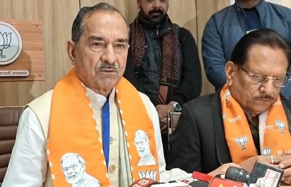 कांग्रेस ने गांधी के नाम पर सेंकी राजनीतिक रोटियां :मदन राठौड़