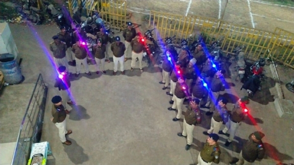 उज्जैन में रात में ड्यूटी के दौरान पुलिसकर्मी पहनेंगे परावर्तक जैकेट और कांधे पर लगाएंगे लाईट उज्जैन में रात में ड्यूटी के दौरान पुलिसकर्मी पहनेंगे परावर्तक जैकेट और कांधे पर लगाएंगे लाईट