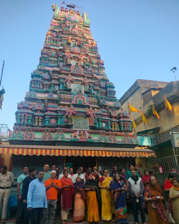 अनुष्‍ठान में जुटे श्रद्धालूओं की तस्‍वीर