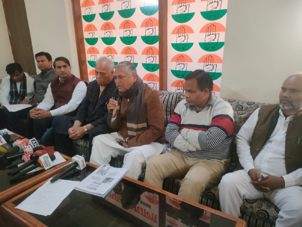 हरियाणा कांग्रेस पूर्व  प्रदेश अध्यक्ष उदयभान सिंह प्रेसवार्ता को सम्बोधित करते हुए