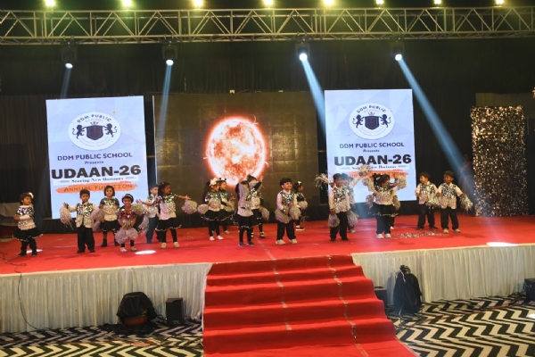 डी.डी.एम पब्लिक विद्यालय के वार्षिक उत्सव “उड़ान” में विद्यार्थियों ने दिखाया हुनर और आत्मविश्वास