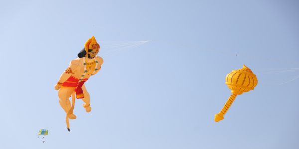 अंतरराष्ट्रीय पतंग महोत्सव-2026 : सूरत के रिवरफ्रंट पर देश-विदेश के 94 पतंगबाज बने आकर्षण का केंद्र