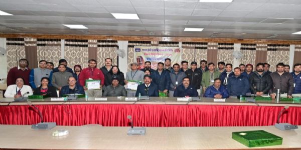 कवियों ने अपनी रचनाओं से श्रोताओं को किया मंत्रमुग्ध