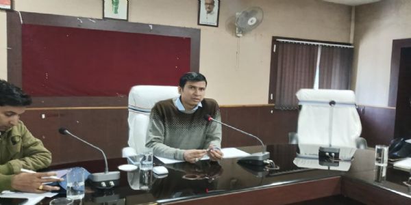 कोरबा : सीईओ ने पीएम आवास योजना में शून्य प्रगति पर नाै कर्मचारियों के वेतन आहरण रोकने के दिए निर्देश