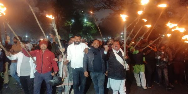 अंश-अंशिका का 9वें दिन भी सुराग नहीं, बंदी से पूर्व निकला मशाल जुलूस